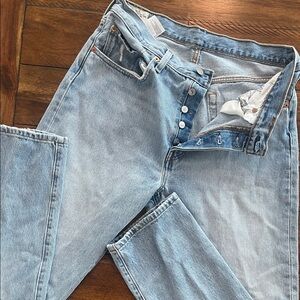 Levi’s Women 501 light wash blue denim jeans size 30x30 straight leg button fly